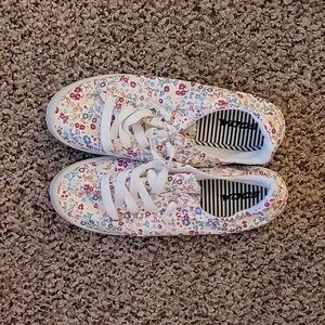 Soda everyday floral sneakers size 10 no tie